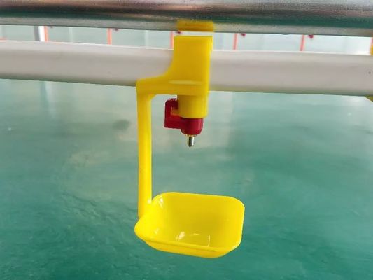 0,031 kg/pz Sistema di abbeveraggio per capezzoli di pollo Facile da pulire