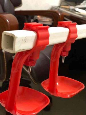 Linea per bere pollame con tubo quadrato da 25 mm Tubo dell'acqua per pollo in plastica PVC
