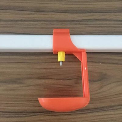 Abbeveratoio e alimentatore con valvola a sfera per pollame 80-100 ml