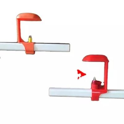 Sistema di abbeveraggio per capezzoli di pollo in plastica PP per mangiatoia per pollame HX